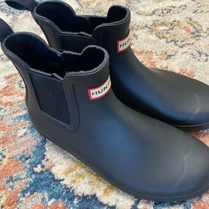 Matte black Chelsea Hunter boots, size 10, runs small